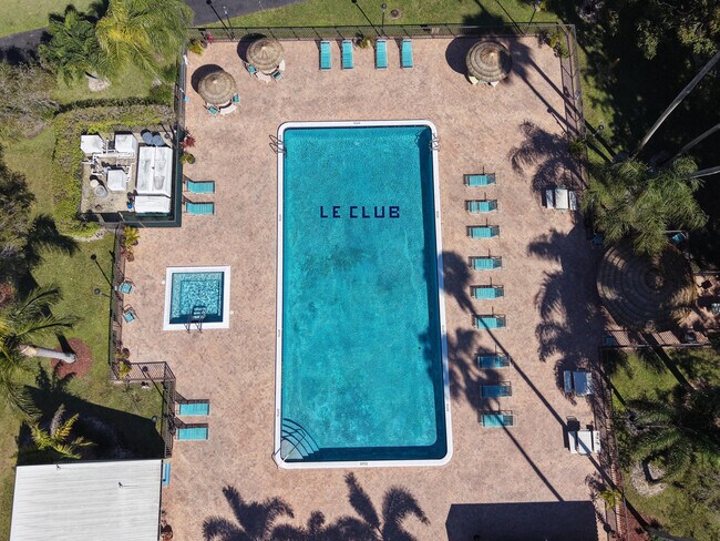 Building Photo - 2112 S Cypress Bend Dr