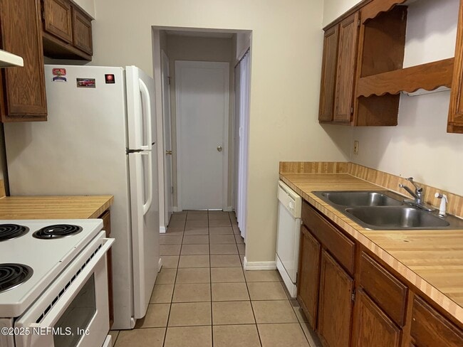 Building Photo - 474 Bentwood Ln