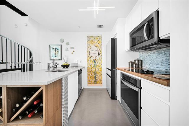 Building Photo - 300 S Biscayne Blvd