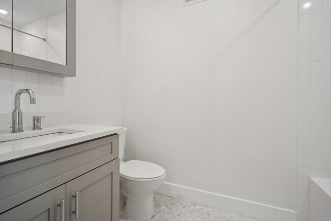 Building Photo - 382 7th St