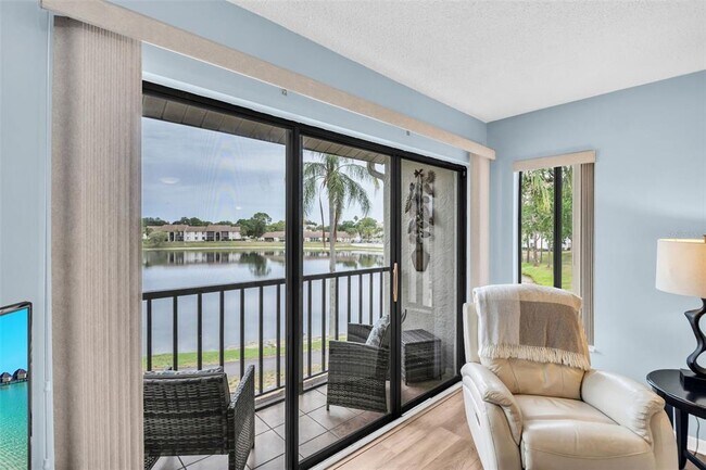 Building Photo - 2523 Pine Ridge Way S