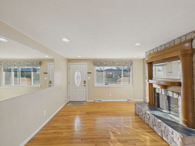 Building Photo - Gorgeous home in Westminster!