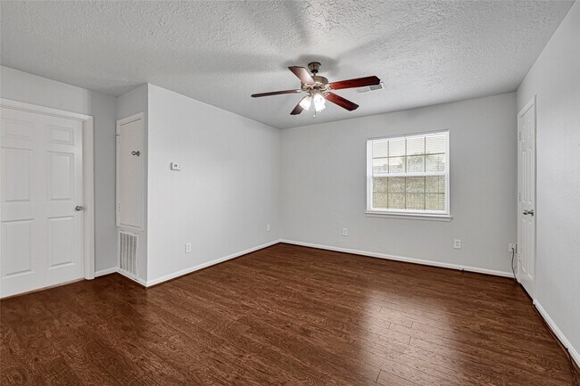 Building Photo - 906 Westford St