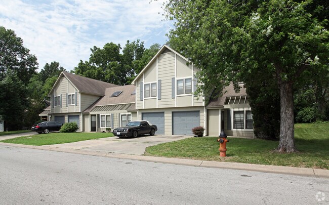 Primary Photo - Locust Wood Townhomes