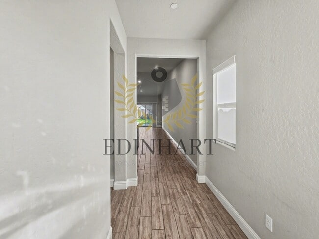 Building Photo - 1132 S Simon St