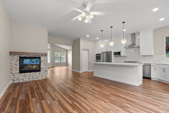 Building Photo - 2720 Avenida De Landa