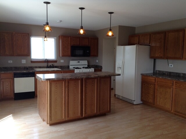 Building Photo - 2111 Gray Hawk Dr