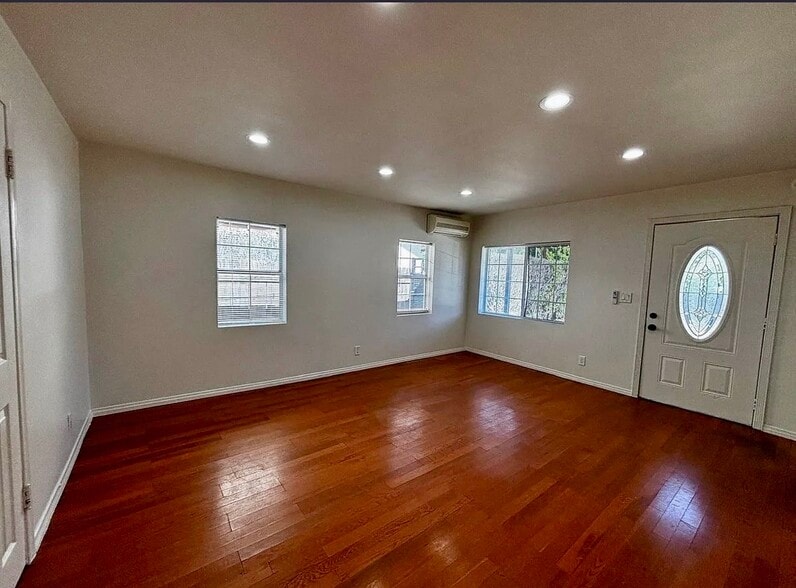 Building Photo - 22122 Saticoy St