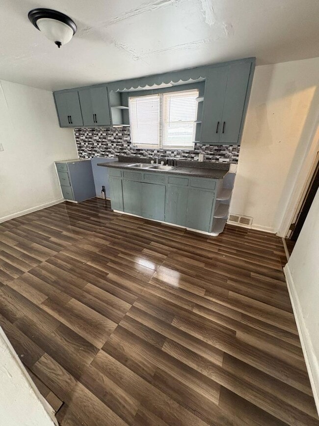 Building Photo - 2-Bedroom, 1-Bathroom Home GOSHEN – $1,095 Month | 842 Sq. Ft.