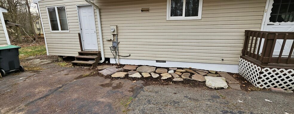 2nd entrance - 1010 Eisenhower Way