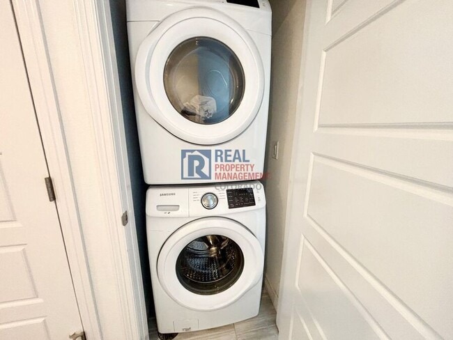 Building Photo - 4255 Cyan Cir