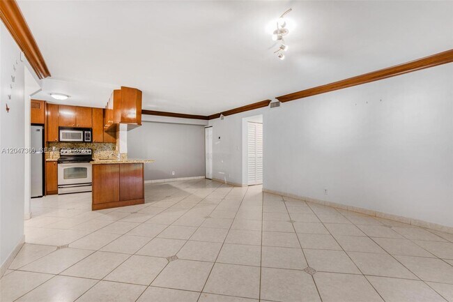 Building Photo - 709 Gardens Dr