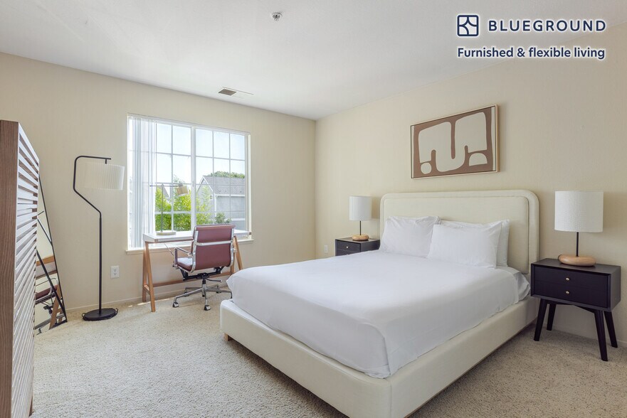 Building Photo - 43 Rock Harbor Ln