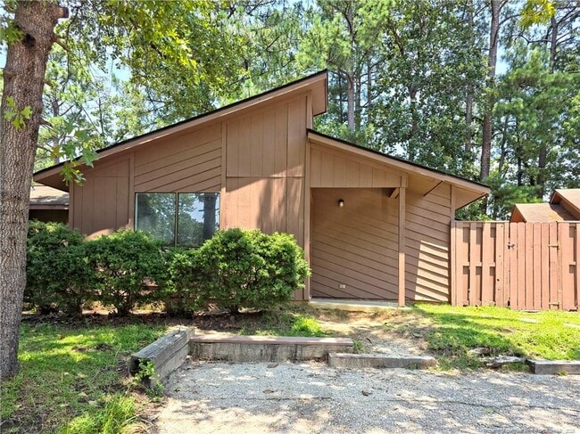 Primary Photo - 707 Hedgelawn Way