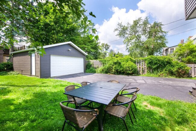 Building Photo - 3582 Silsby Rd