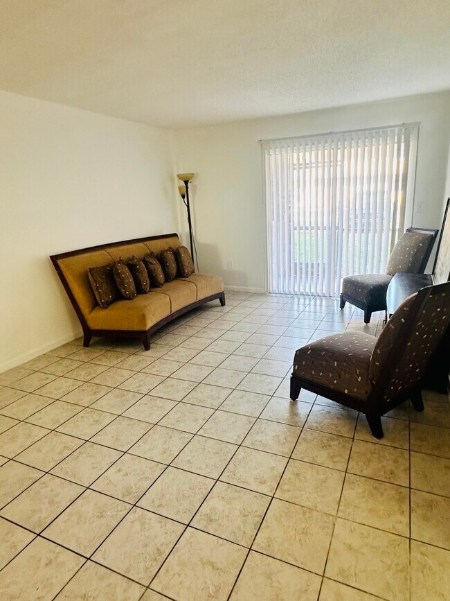 Building Photo - 6054 Forest Hill Blvd