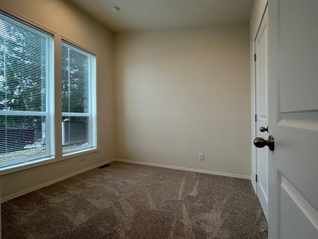 Building Photo - Powers Creek