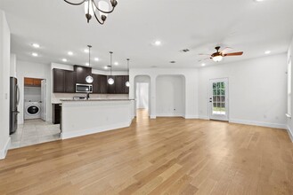 Building Photo - 544 Ayinger Ln