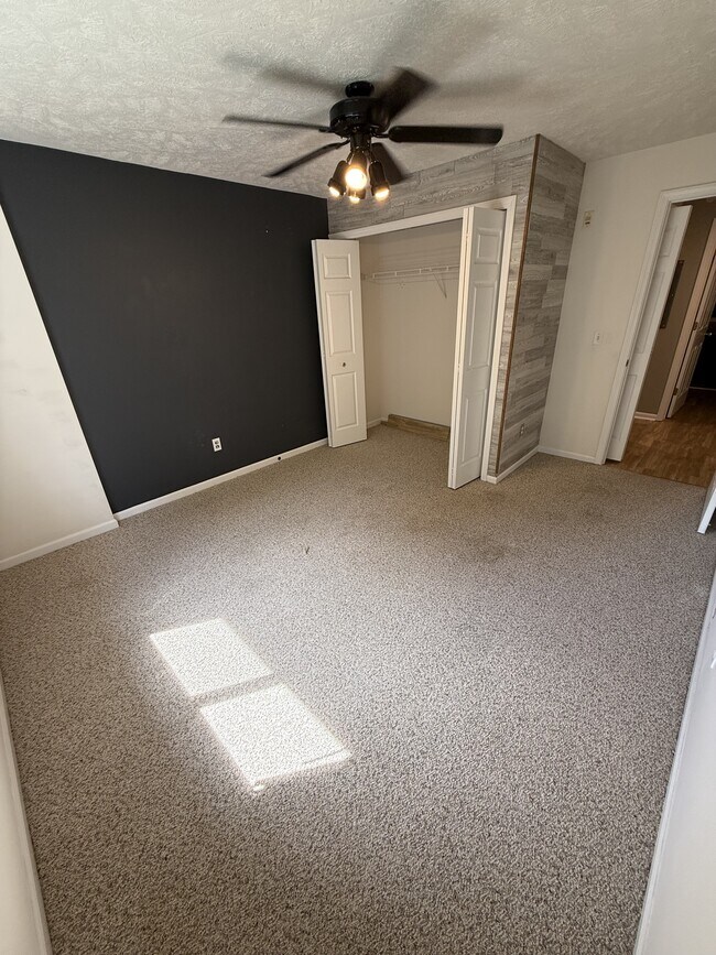 Building Photo - 914 Carom Cir