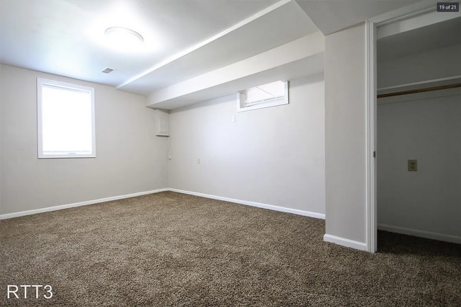 Building Photo - 4 Bedroom / 3 Bath Home off of 72nd and Gr...