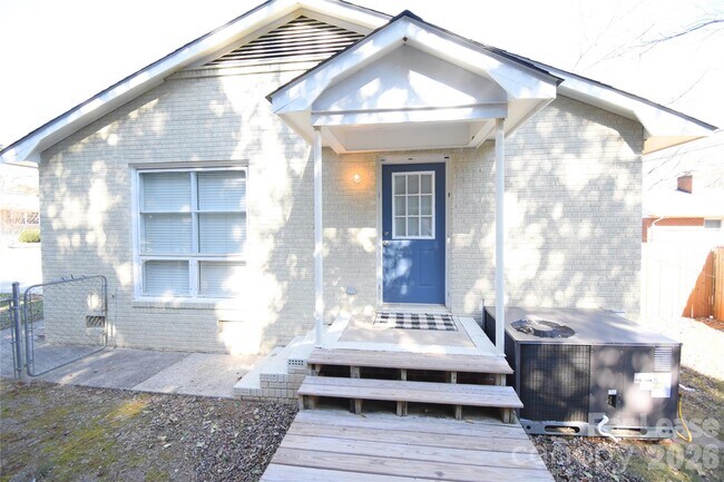 Building Photo - 4201 University Dr