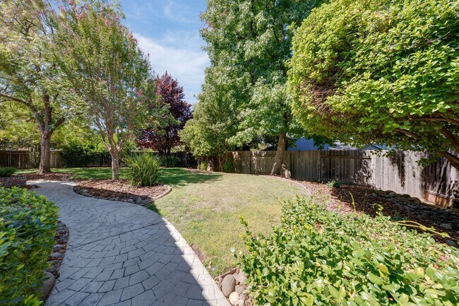 Building Photo - Bright and Stylish 4BD/2BA Home with 3 Car...