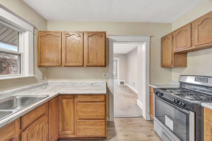 Building Photo - 2243 Hannaford Ave