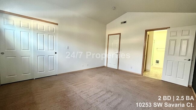 Building Photo - Spacious 2 BD | 2.5 BA Townhome w/ Vaulted Ceilings - Beaverton