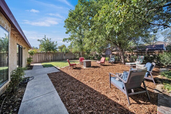 Building Photo - 3622 Canterbury Dr