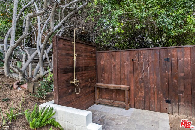 Building Photo - 4458 Dundee Dr