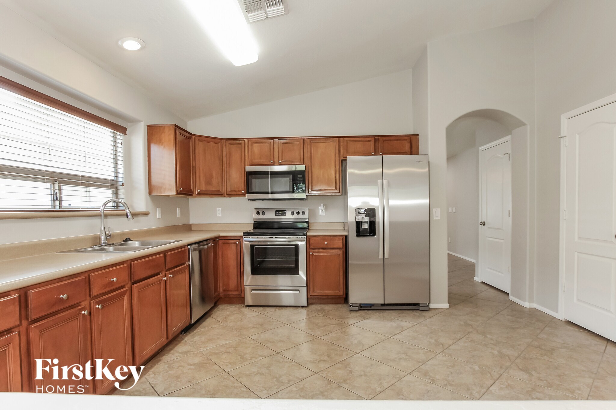 Building Photo - 1222 W Jersey Way