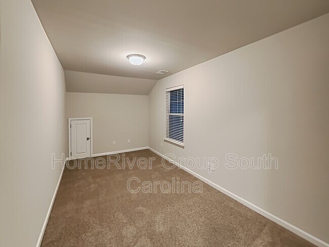 Building Photo - 3147 Mulan Ln