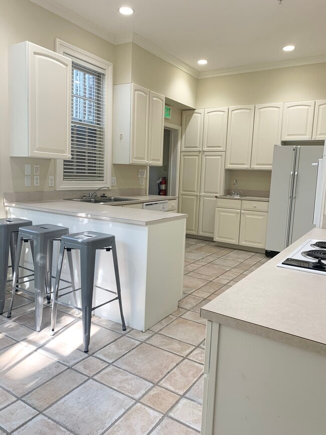 Primary Photo - 1327 Geddes Ave