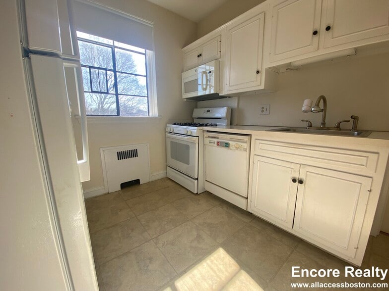 Building Photo - 105 Longwood Ave