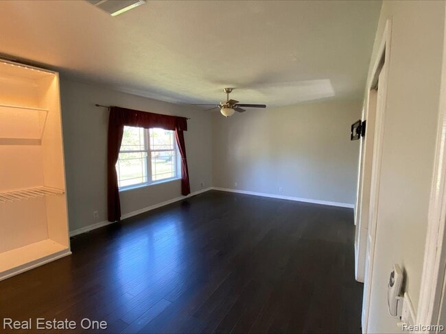 Building Photo - 2043 Vermont Ave