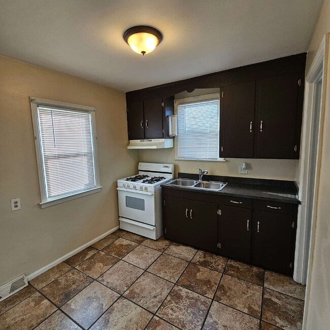 Building Photo - 2 Bedroom, 1 Bath Ranch with Good Sized Living Room, Laundry Room, Hard Wood Flooring, Deck.