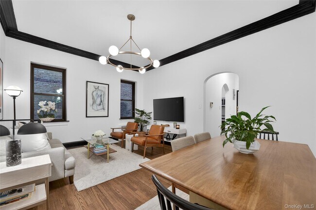 Building Photo - 407 West Dr