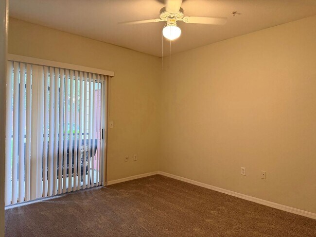 Building Photo - 2025 Erving Cir