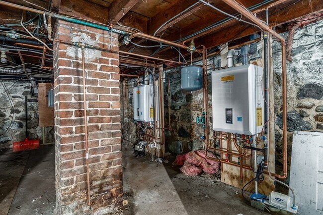 Building Photo - 179 Main St