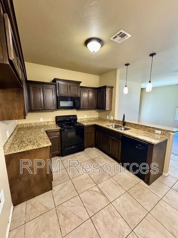 Building Photo - 157 Bison Ct Way