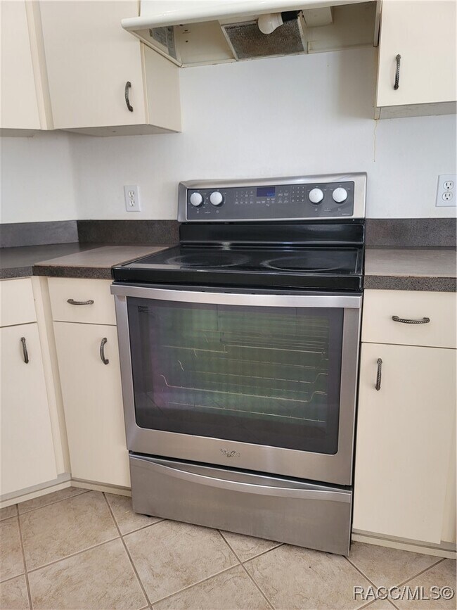 Building Photo - 2122 SW 153rd Loop