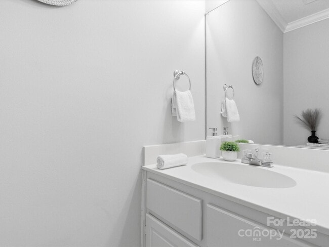 Building Photo - 7925 Charter Oak Ln