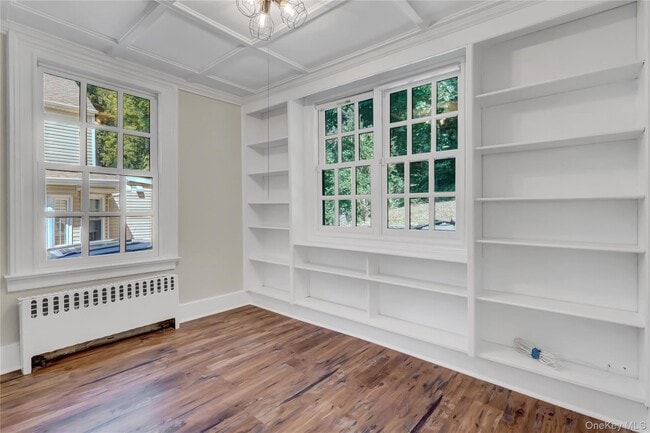Building Photo - 324 Woodbine Ave