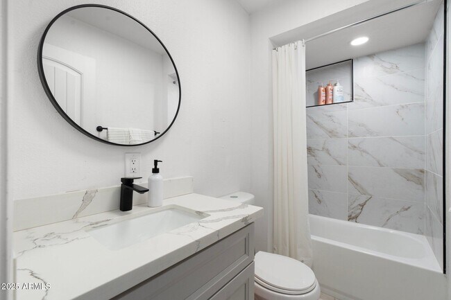 Building Photo - 1759 N Spring Cir