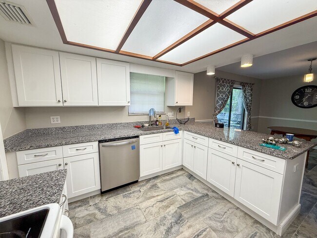 Building Photo - 305 NW 28th Terrace