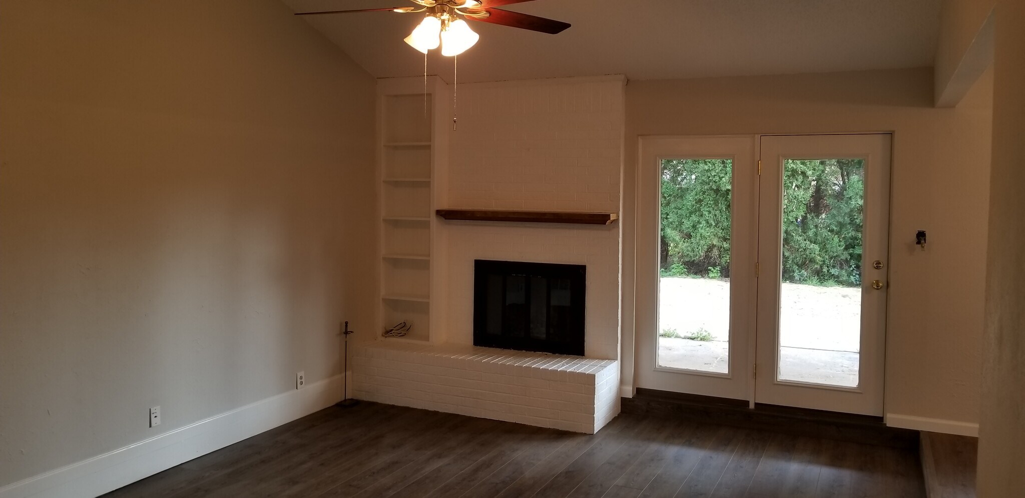 Wood-burning fireplace - 1604 Timbercreek Rd