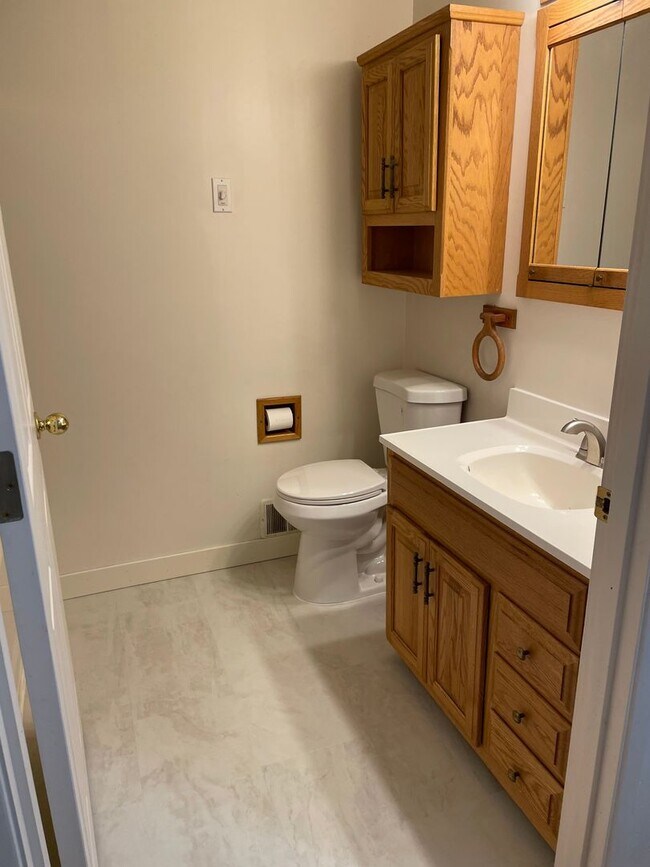 Building Photo - 3 bedrooms, 2 Baths Ranch Home with Large, Fenced Yard in the River Crest Neighborhood!