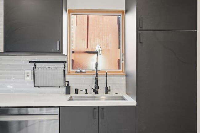 Building Photo - 820 46th St