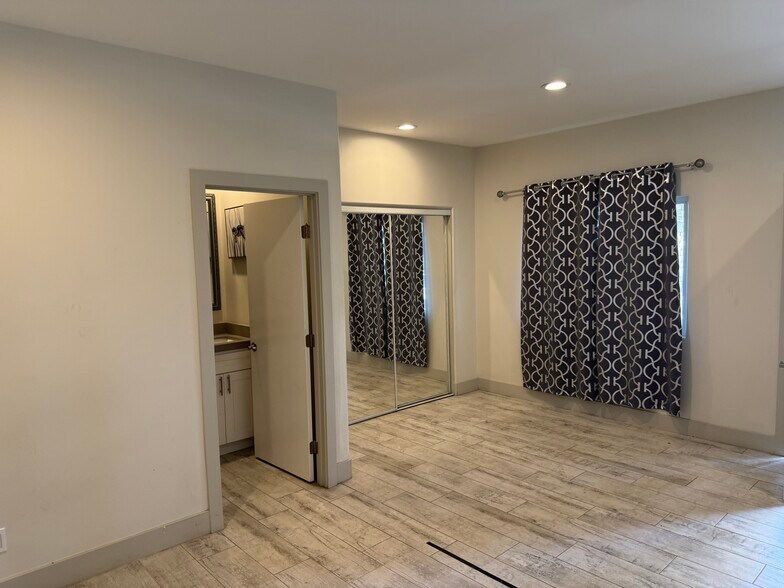 Building Photo - 38580 Rancho Los Cerritos Dr