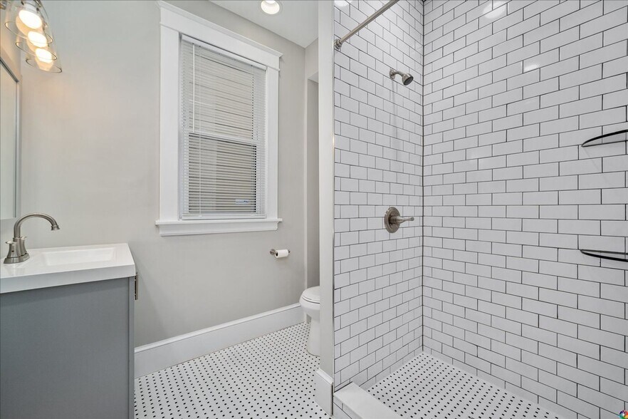 Building Photo - 1313 N 35th St
